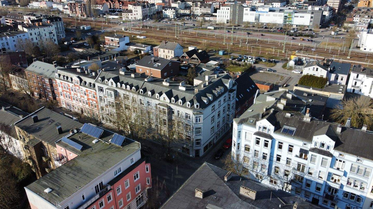 Mehrfamilienhaus mit Entwicklungspotenzial im Sanierungsgebiet – Wilhelmshaven – Vorschaubild 2