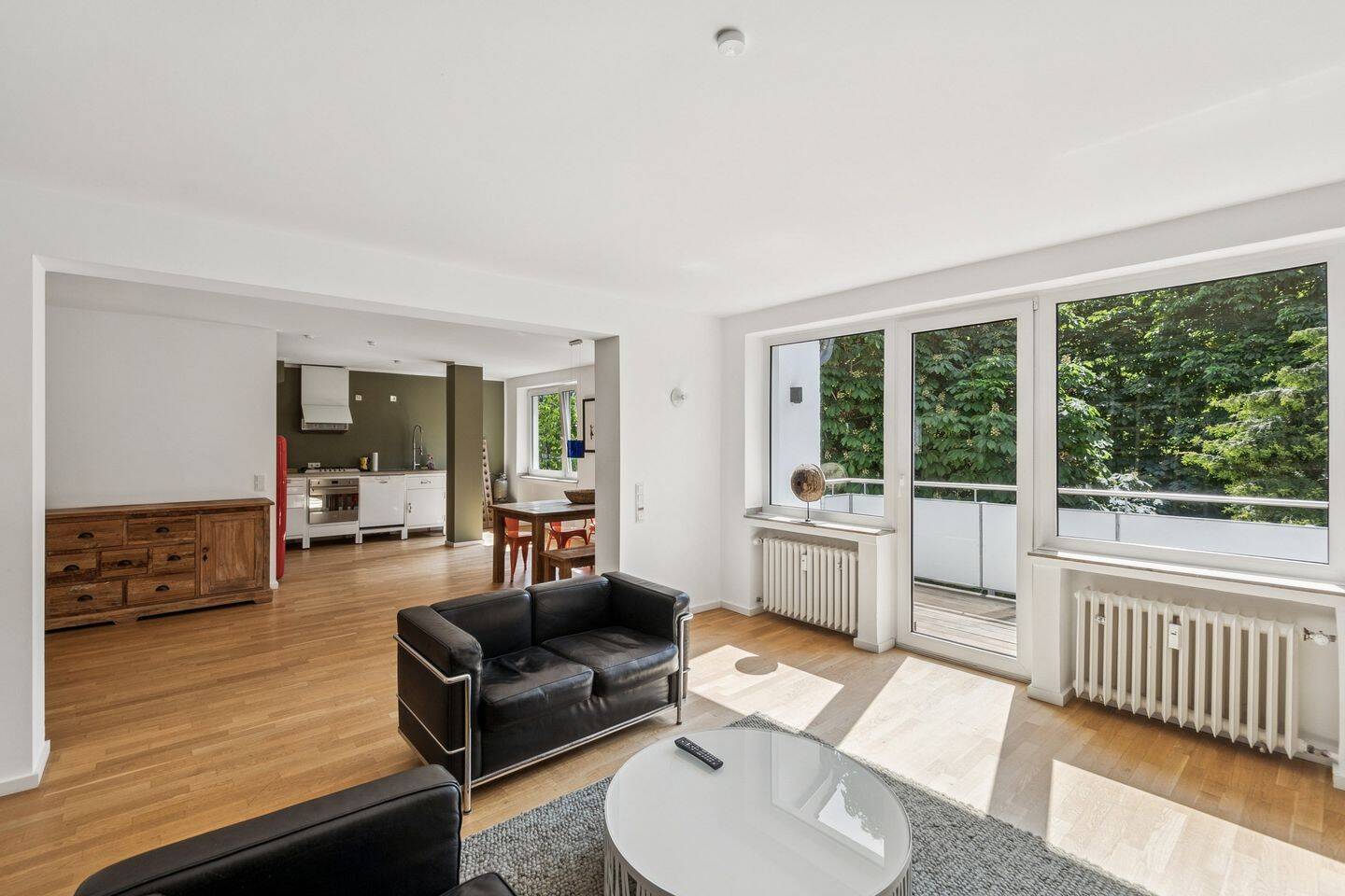 Top Lage: Exklusive 3,5 Zi.-Wohnung mit hochwertiger EBK, 2 Bädern u. Sonnenbalkon