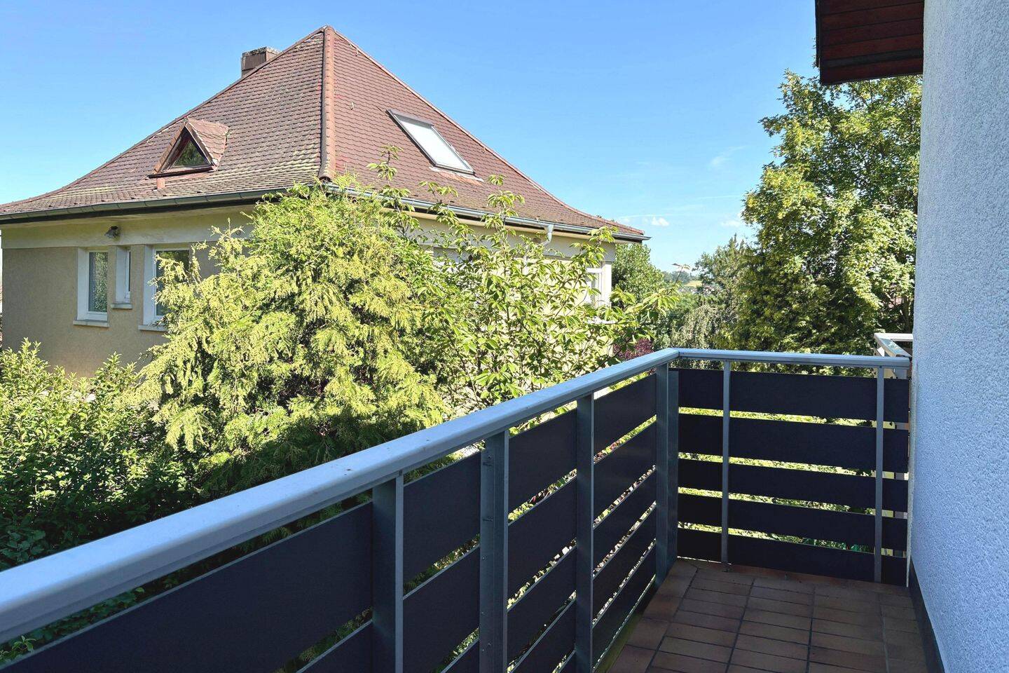 Dachswald-Halbhöhenlage: Gepflegte 3-Zimmer-Wohnung mit Balkon und attraktivem Hobbyraum!