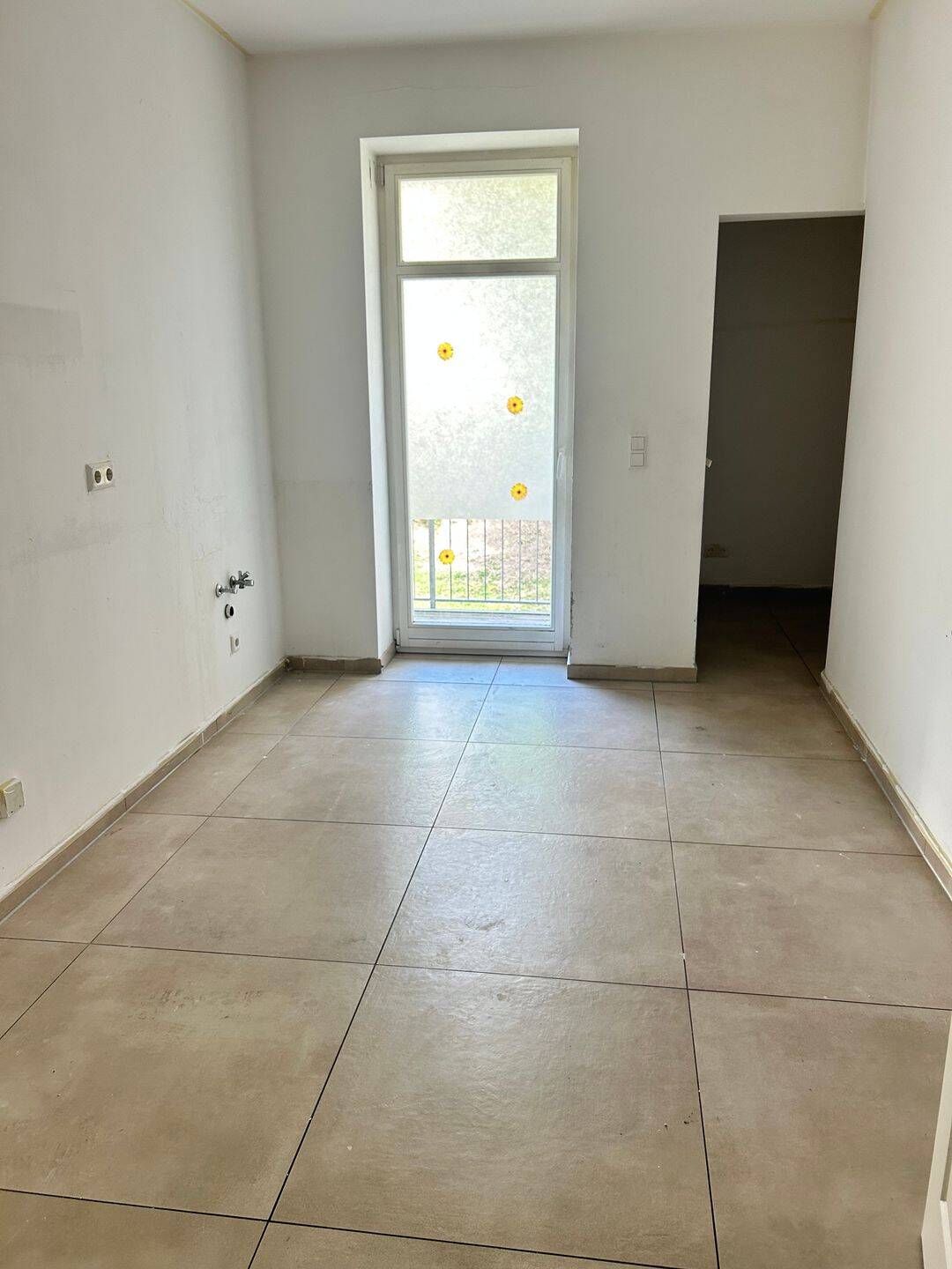 FAMILIENFREUNDLICHE WOHNUNG MIT PARKETT, FUßBODENHEIZUNG, BALKON UND LIFT – Chemnitz – Vorschaubild 3