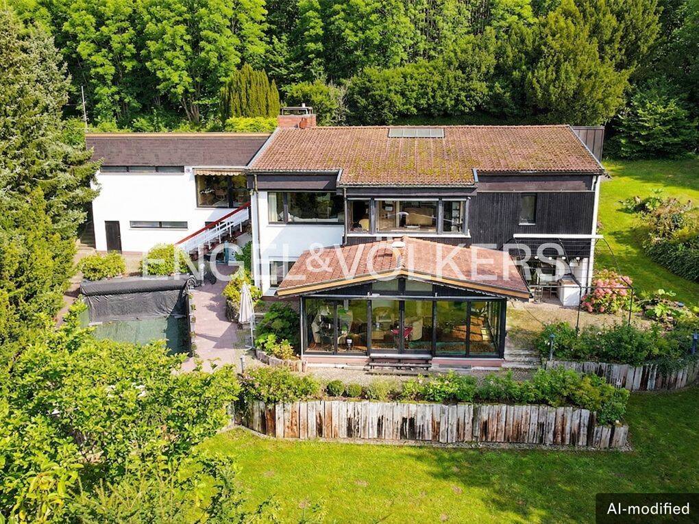 Exklusives Einfamilienhaus auf weitläufigem Grundstück in Waldrandlage