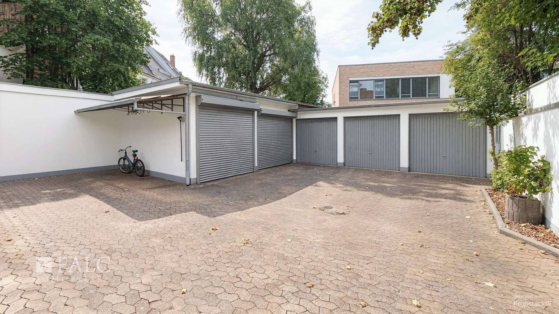 Mehrfamilienhaus in 50735 Köln mit 348,38 m² kaufen