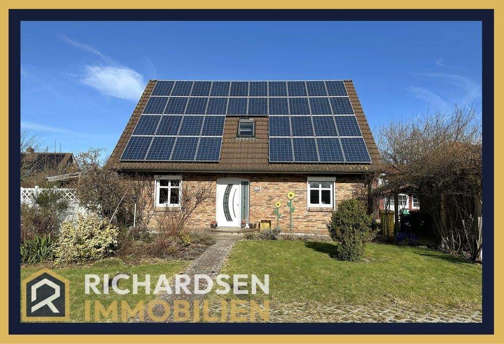 Hochwertiges Einfamilienhaus mit PV-Anlage und Garage in ruhiger Lage – Niebüll – Bild 1 von 9