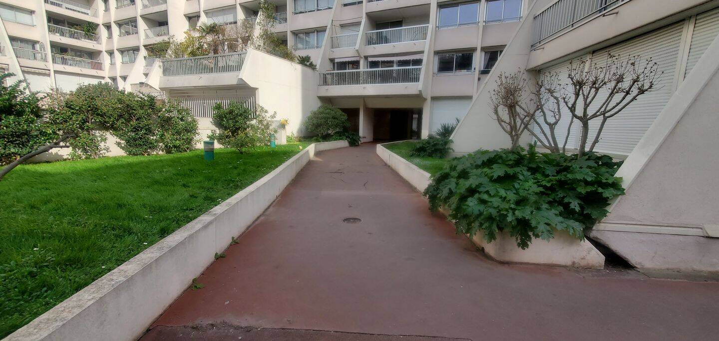 Appartement 1 pièce 35 m² · à Paris 10ème Arrondissement · 34,6 m² · 1 390 €/mois