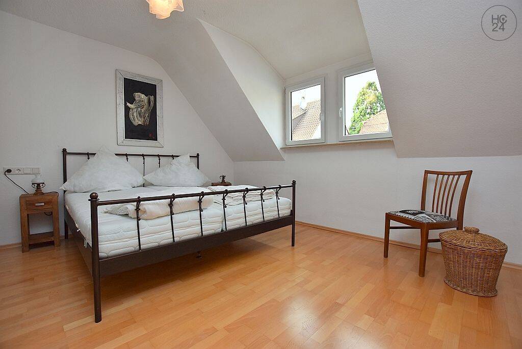 Großzügige, helle und möblierte Wohnung mit PKW-Stellplatz in Stuttgart Möhringen