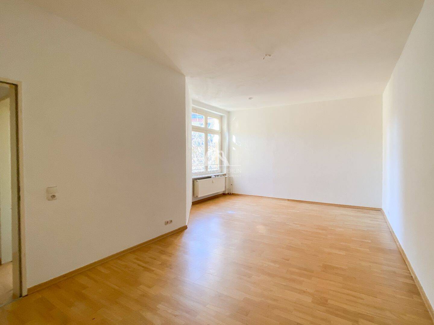 RUHIGE ALTBAUWOHNUNG IM BELIEBTEN SIMON-DACH-KIEZ | IM GARTENHAUS 4.OG OHNE AUFZUG |PROVISIONSFREI | – Berlin – Vorschaubild 2