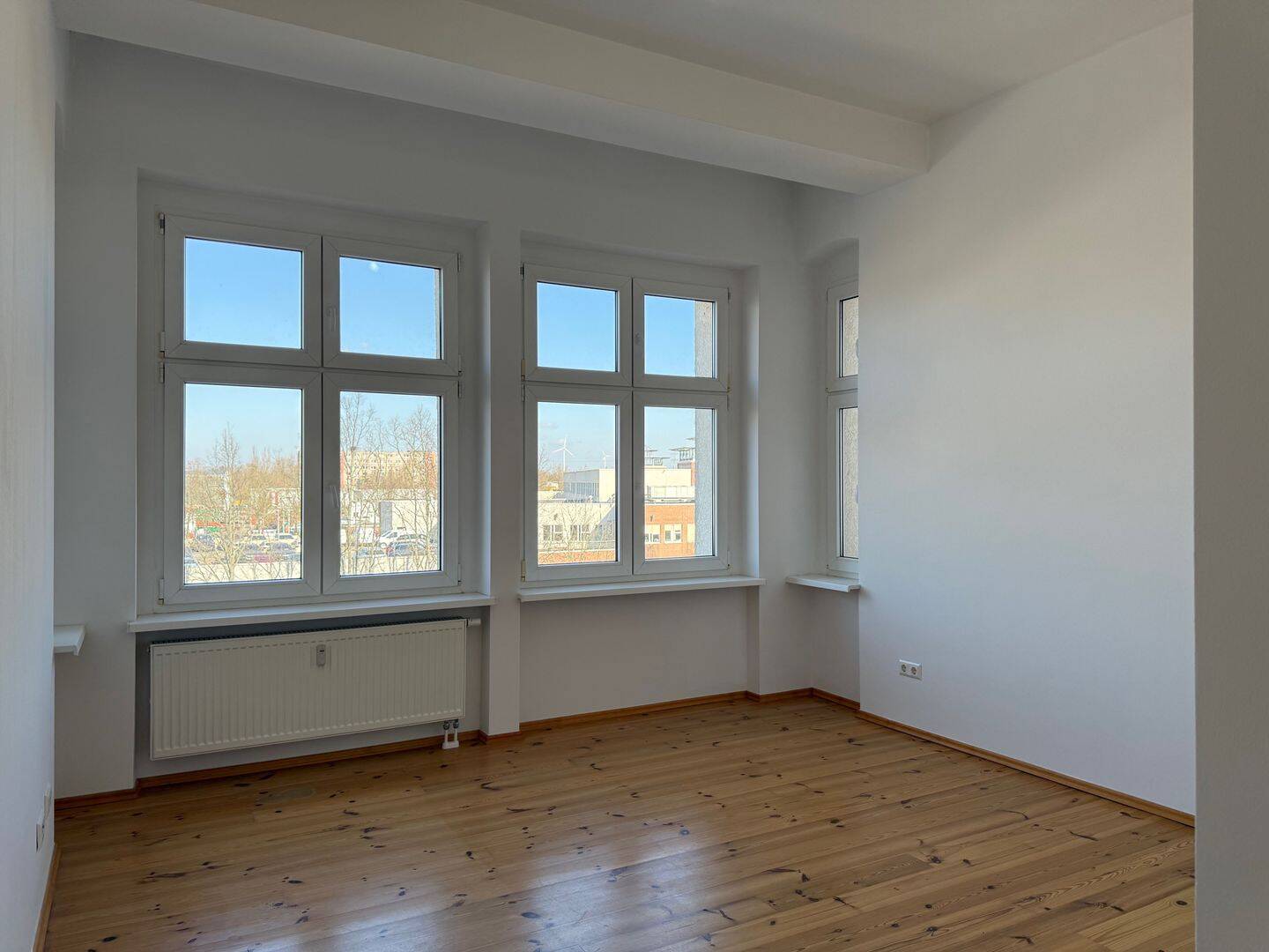 Bezugsfreie, lichtdurchflutete 2-Zi.-Altbauwohnung mit Balkon und optimalem Grundriss nahe Weißensee – Berlin – Bild 1 von 9