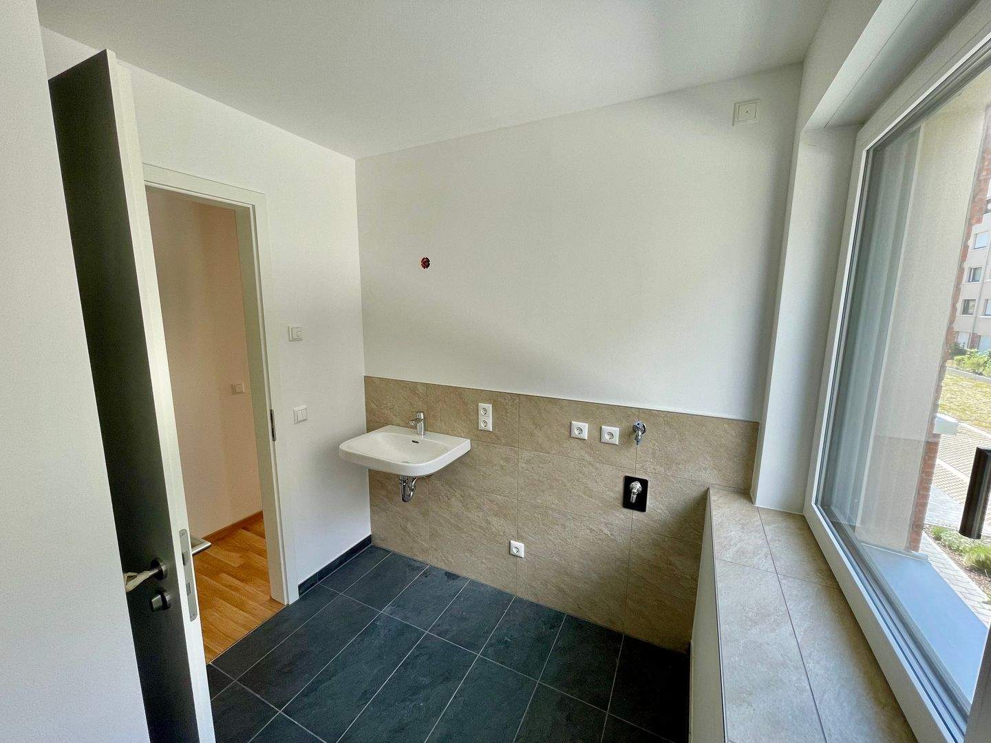 Neubau Wohnung, inkl. separater Küche, Bad mit Tageslicht – Nürnberg – Vorschaubild 9
