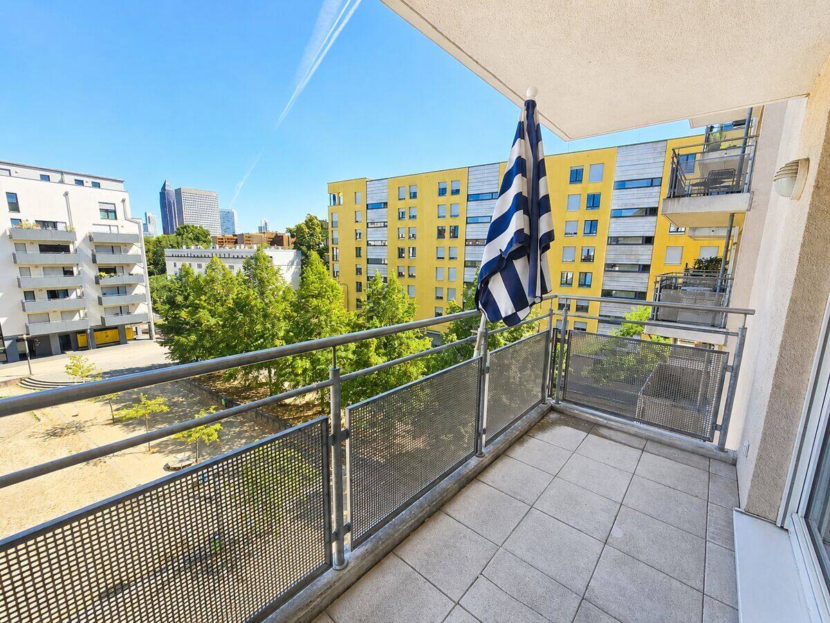 Exklusive 1-Zimmer-Wohnung mit Balkon, Skylineblick & TG-Stellplatz in Bestlage Bockenheim – 60486 Frankfurt am Main – Bild 1 von 9