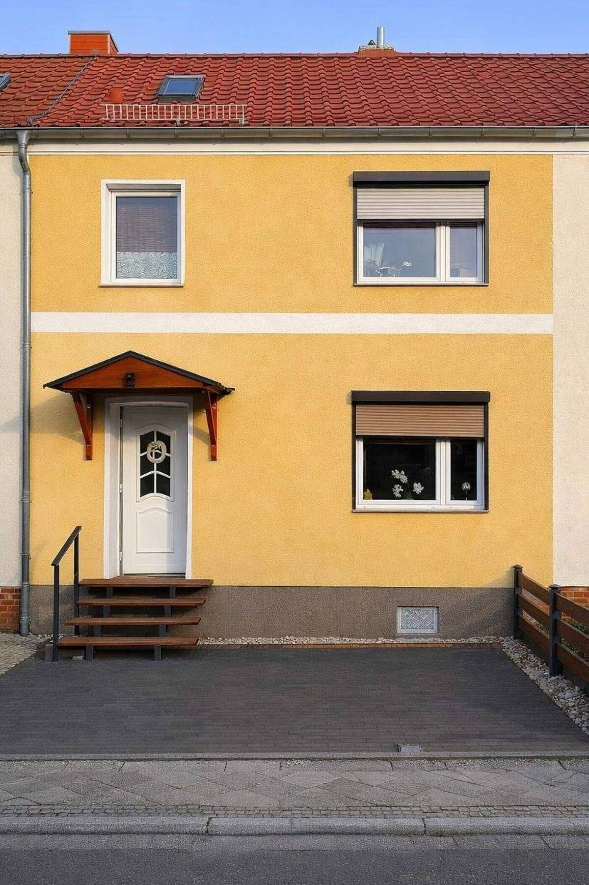 *RESERVIERT* Mehr als ein Reihenhaus - Kamin, Terrasse, Garten & Wohlfühlfaktor – 39118 Magdeburg – Bild 1 von 9