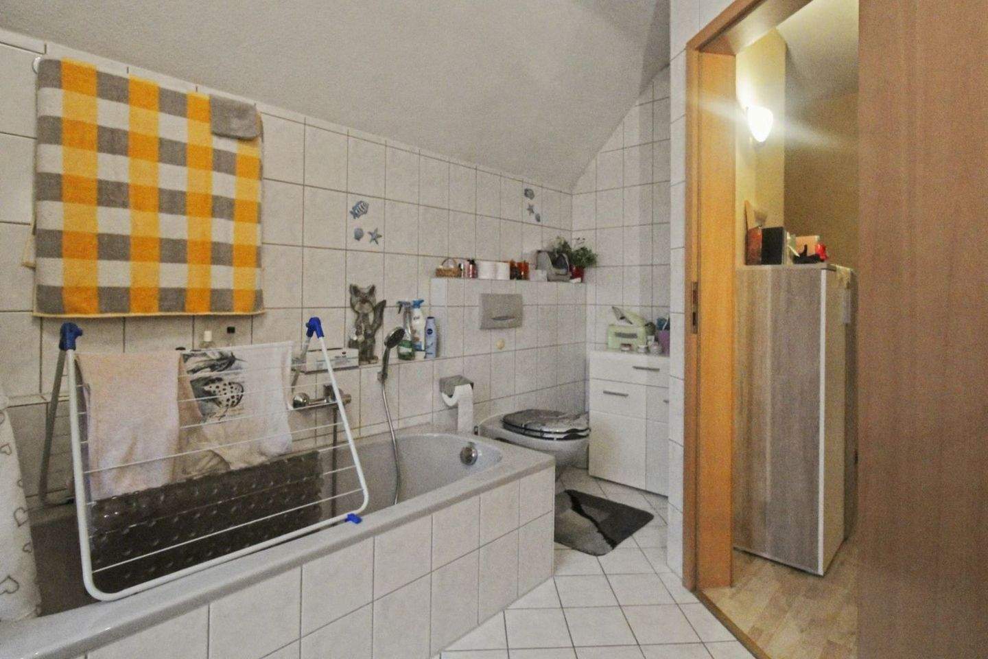 Gepflegtes Einfamilienhaus mit Garten, Garage und Carportstellplatz in Nordheim vor der Rhön – Nordheim vor der Rhön – Vorschaubild 3