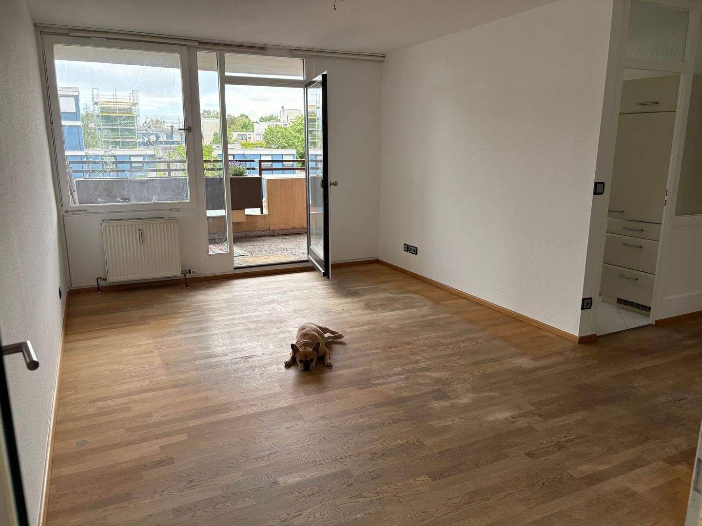 Teilmöblierte 2 Zimmer Wohnung mit Loggia, EBK und Schlafzimmer - Schwimmbad + Sauna gefällig? – Nürnberg – Vorschaubild 5
