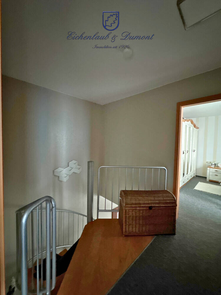 Attraktiv vermietete 3-ZKB Maisonette: Terrasse, Stellplatz, saniert mit neuem Dach und Fenstern – Saarbrücken – Vorschaubild 9