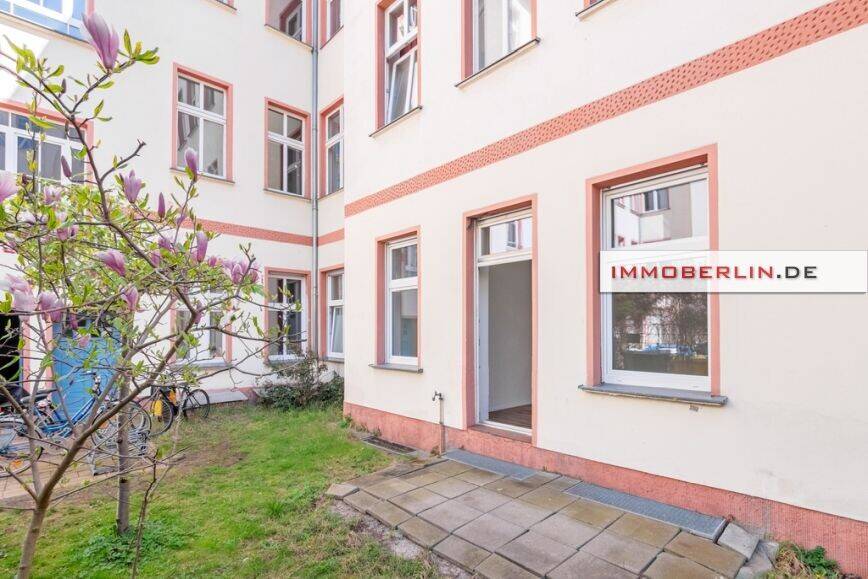 IMMOBERLIN.DE - Helle einzugsfreie Altbauwohnung mit ruhiger Terrasse in beliebter Kiezlage – Berlin – Vorschaubild 6