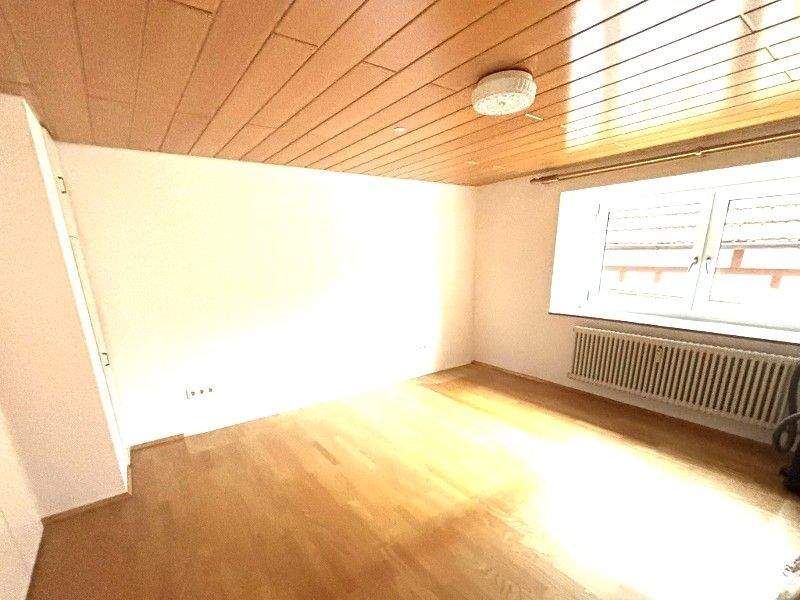 Grosszügig Wohnen! Wohnhaus mit viel Potential für Familien incl. Bauplatz – Hilzingen – Vorschaubild 9