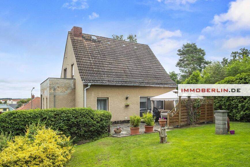 IMMOBERLIN.DE - Angenehmes Einfamilienhaus mit Westgarten & Garage in familiärer Lage – Luckenwalde – Bild 1 von 9