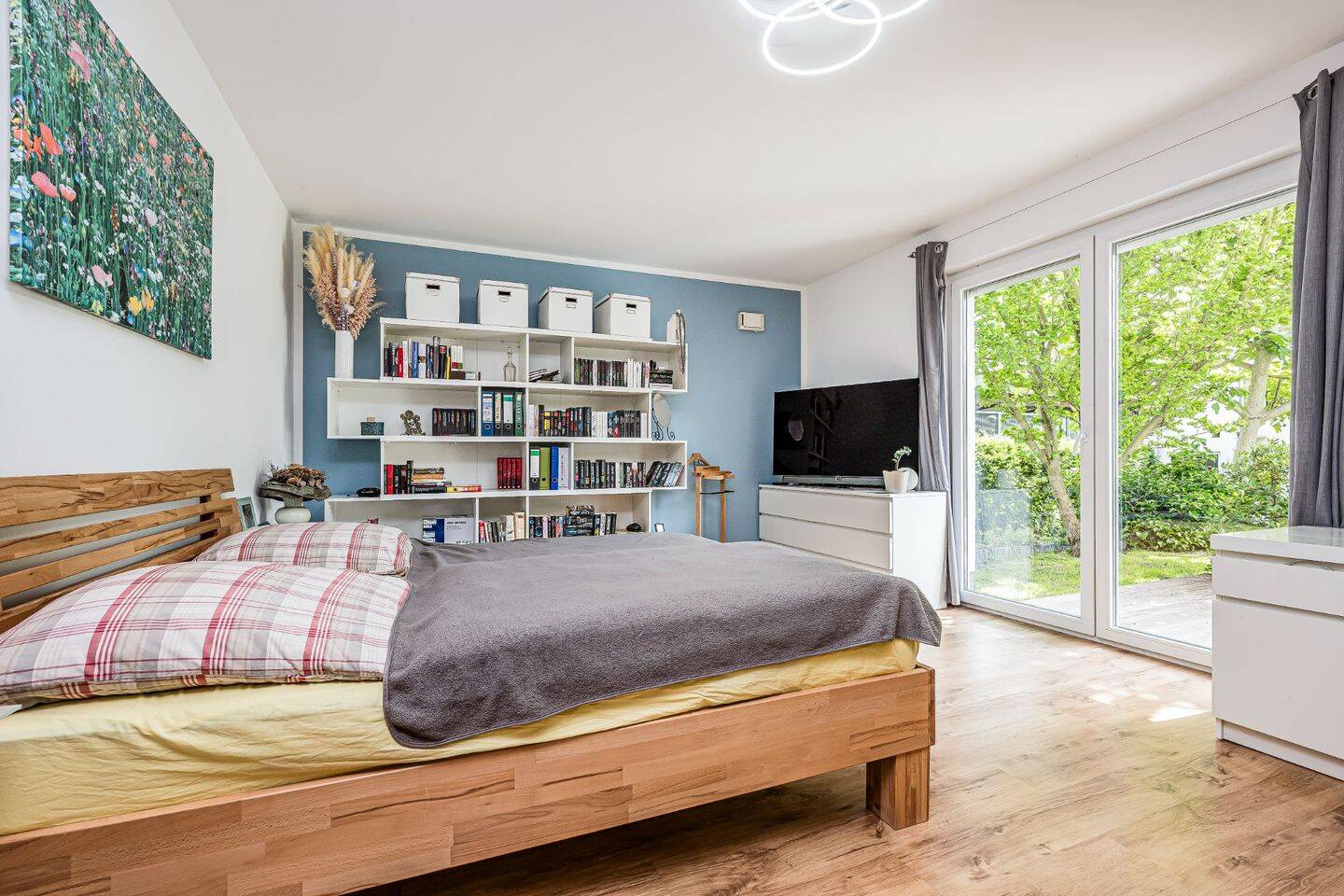 Modernes Einfamilienhaus mit Pool, Wellnessbereich, 168 m² Nebengebäude und Zugang zur Nuthe – Potsdam – Vorschaubild 7
