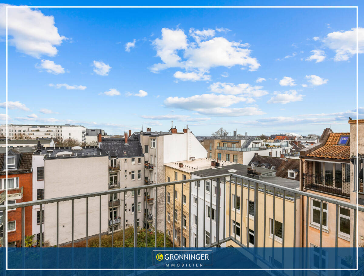 Toplage St. Georg mit Mini-Alsterblick/ Großzügige 2-Zi.-Altbau-Wohnung mit Lift & großem Süd-West-Balkon/ 3-Zi.-Variante nach Umbau möglich