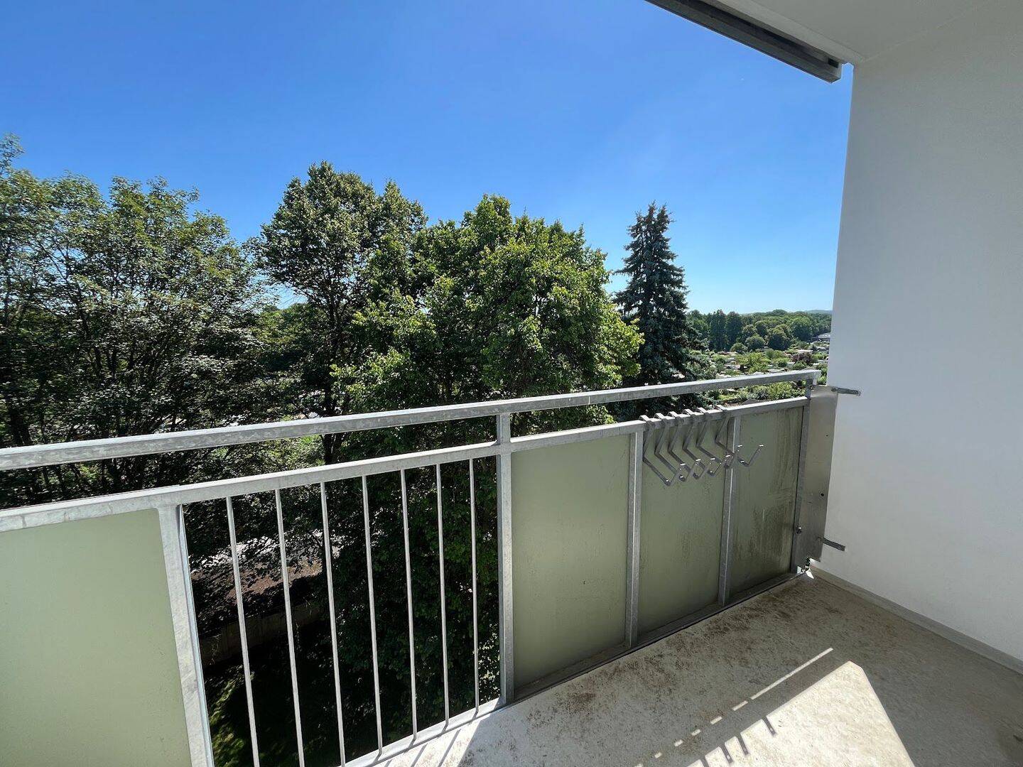 Entspannt wohnen am Stadtpark: Saniertes Zuhause mit Balkon und Tresen – Chemnitz – Vorschaubild 8
