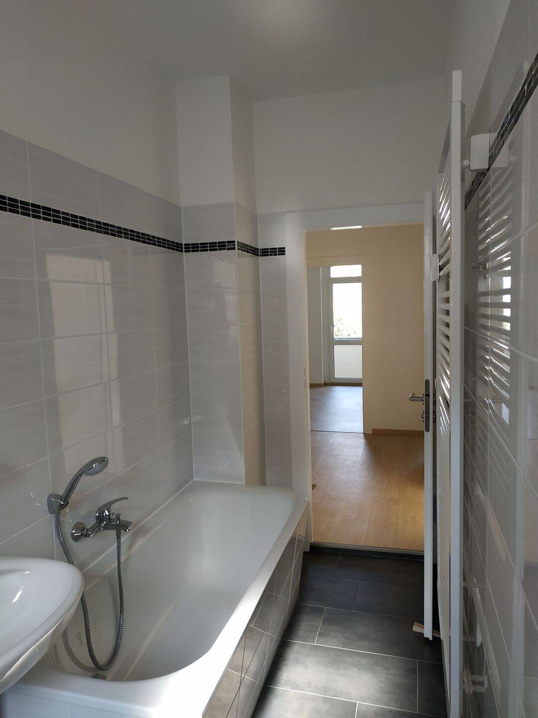 Moderne 2-Zimmer-Wohnung mit Balkon in Leipzig Leutzsch – Leipzig – Vorschaubild 3