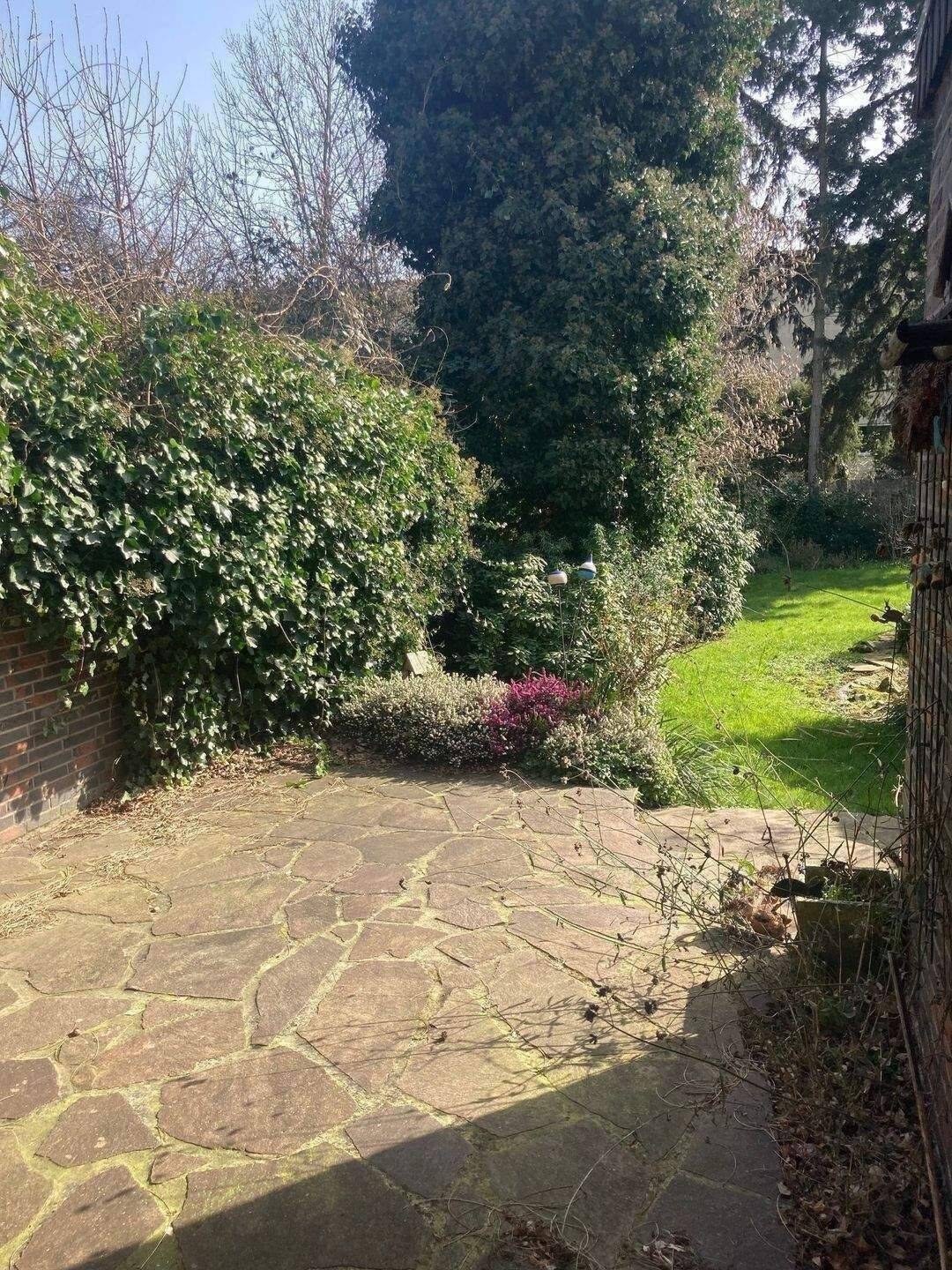 Ansprechende Liegenschaft mit Garage, großer Terrasse , großem Garten u. Nutzfläche im DG (ca. 30 qm) ca. im DG – Mönchengladbach – Vorschaubild 8
