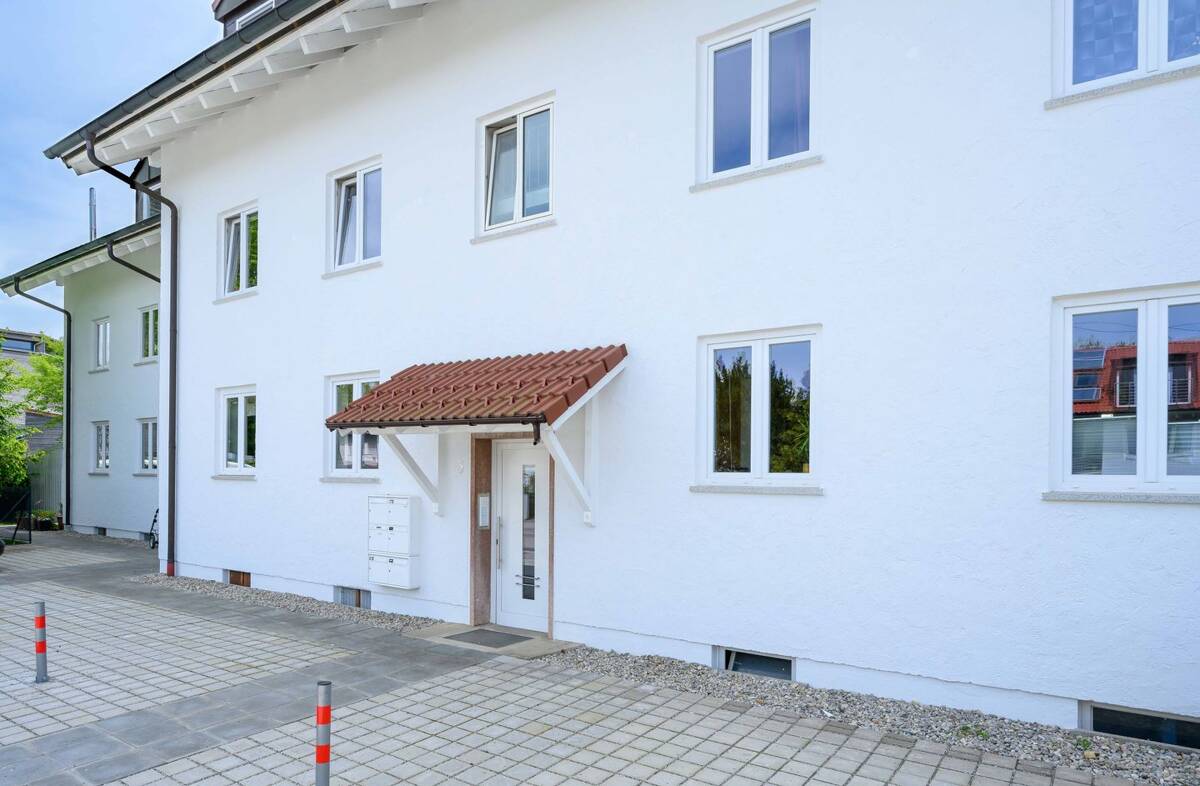 Provisionsfrei: Vermietete 3-Zimmer-Wohnung mit Balkon in Höhenkirchen-Siegertsbrunn – 85635 Höhenkirchen-Siegertsbrunn – Bild 1 von 7