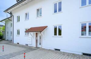 Provisionsfrei: Vermietete 3-Zimmer-Wohnung mit Balkon in Höhenkirchen-Siegertsbrunn – 85635 Höhenkirchen-Siegertsbrunn – Vorschaubild 1