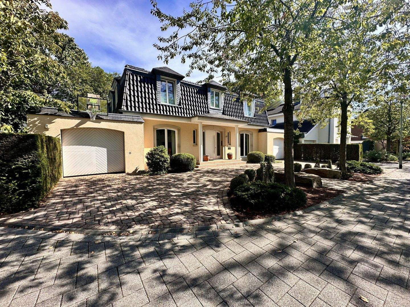 *Deine Villa in bester Lage und ausgefallener Ausstattung - mit dem Rücken zum Bunten Garten* – Mönchengladbach – Vorschaubild 3