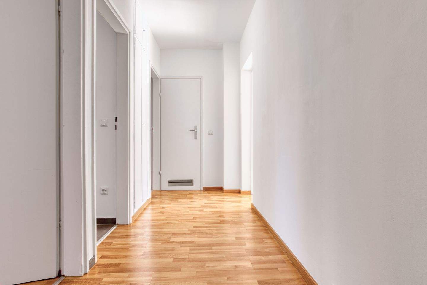 Provisionsfrei! Tolle 3-Zimmer-Wohnung mit Einbauküche & modernem Bad – München – Vorschaubild 4