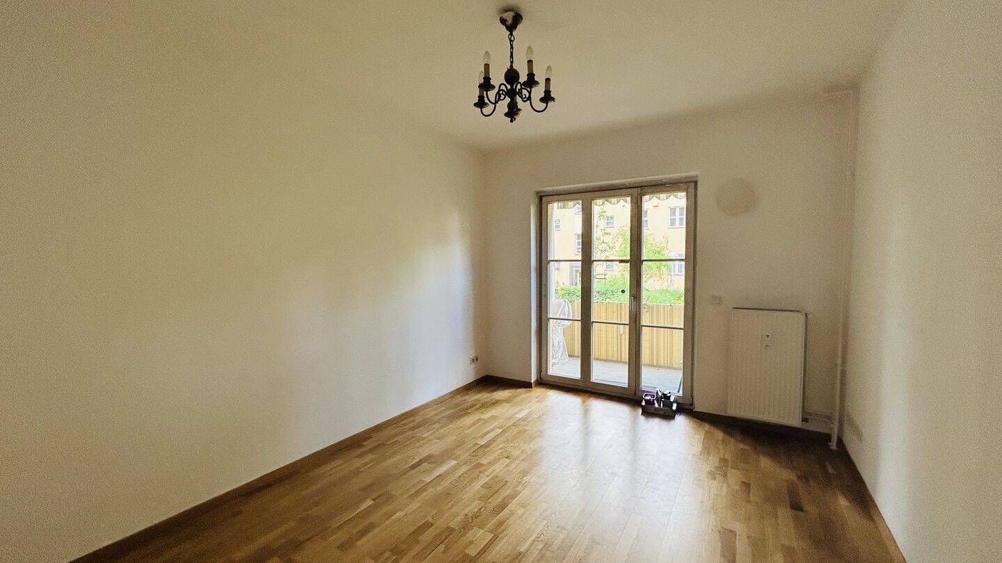 Bezugsfreie Gartenwohnung in Zehlendorf - Terrasse inklusive!