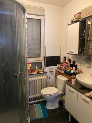 Charmantes Reihenmittelhaus mit wohnlich ausgebautem Keller, sonnigem Eigentumsgrundstück und kurzfristiger Verfügbarkeit – 28197 Bremen – Vorschaubild 5