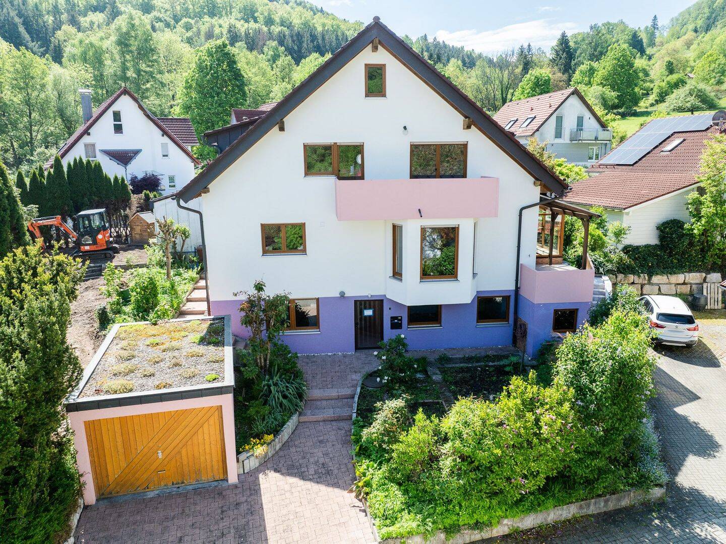 Idyllisches Familienparadies | Doppelhaushälfte mit viel Platz und Garten – Murrhardt – Bild 1 von 9