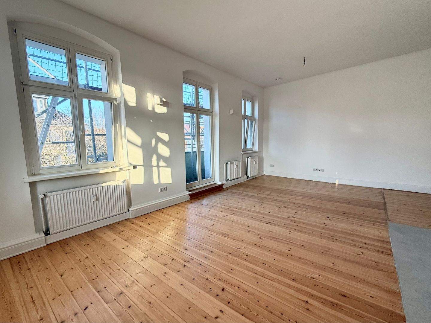 Eleganter Altbau trifft energieeffiziente Sanierung: 3. OG mit Aufzug, 95 m², zwei Schlafzimmer & offener Wohnbereich – ein Zuhause mit Zukunft – Berlin – Vorschaubild 7