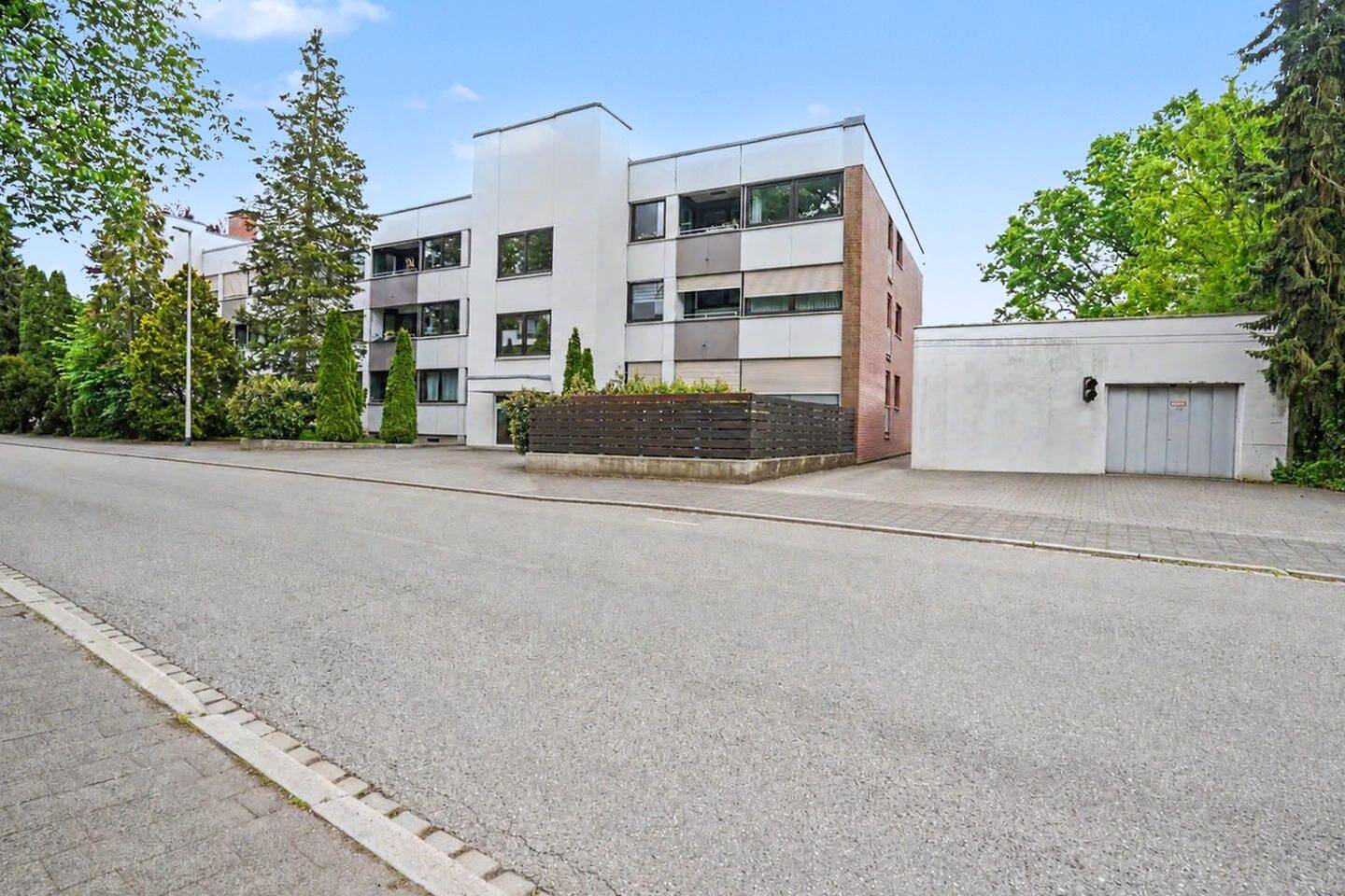 Exklusive 2-Zimmer-Wohnung mit Sauna und Schwimmbad in Erlangen-Burgberg