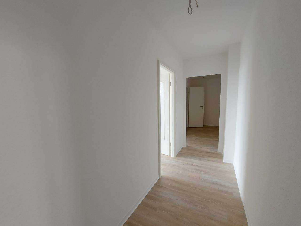 *Sanierte Wohnung mit Balkon gesucht?* – Magdeburg – Vorschaubild 4