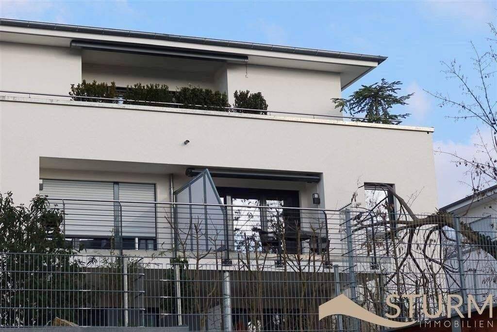 Sehr schöne, großzügig geschnittene 3-Zimmer-Wohnung mit Balkon, Einbauküche und 2 Stellplätzen - super Lage! – Würzburg – Vorschaubild 2