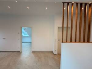 Moderne 2-Zimmer-DG Wohnung mit EBK, Fußbodenheizung & Stellplatz – 94501 Beutelsbach – Vorschaubild 9
