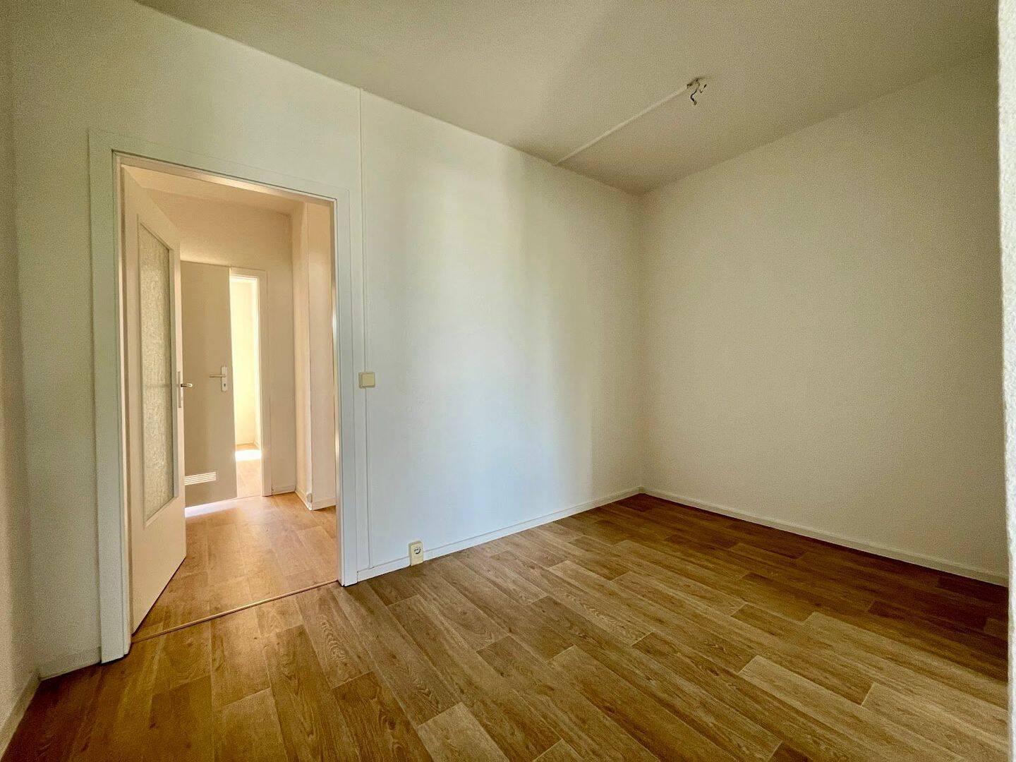 Viel Platz zum Leben: Gepflegte Wohnung mit Balkon und Nähe zu Einkauf & Freizeit – Chemnitz – Vorschaubild 9