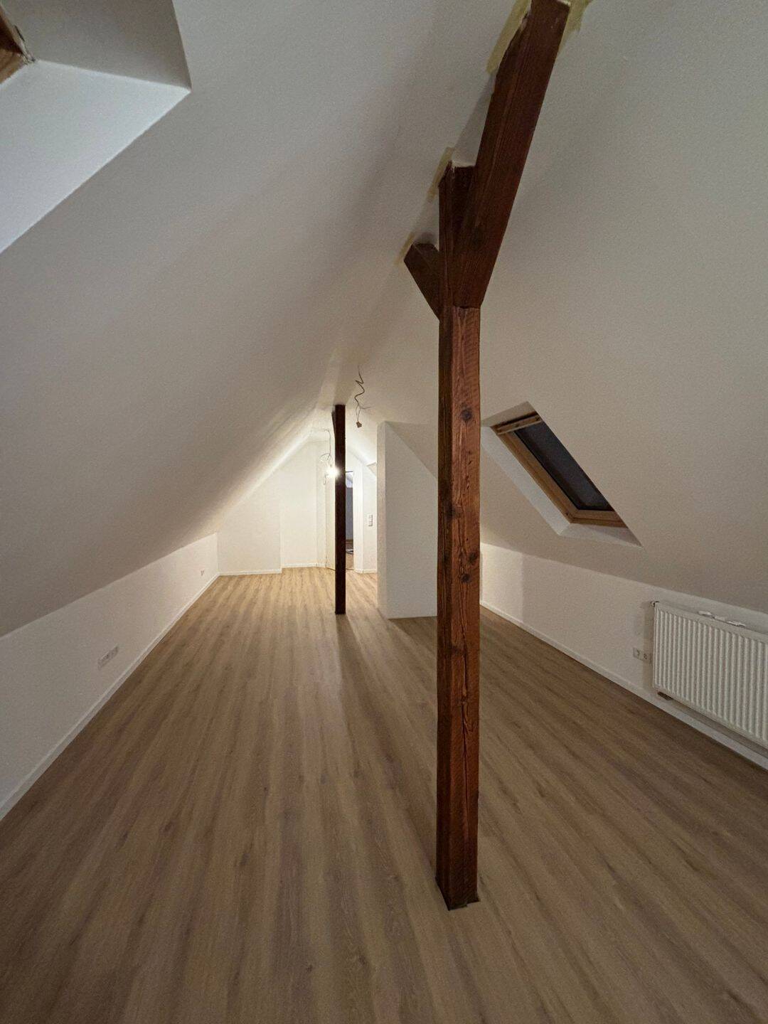 Loftartige Dachgeschosswohnung in Wuppertal-Oberbarmen, frisch modernisiert – Wuppertal – Vorschaubild 9