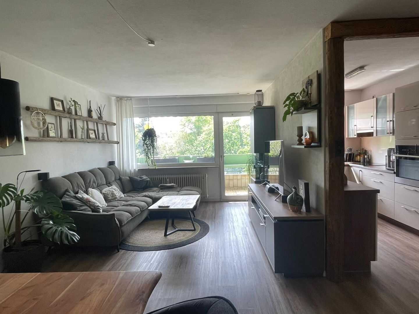 Offene 3 Zimmerwohnung mit Balkon und Einbauküche in Nürnberg