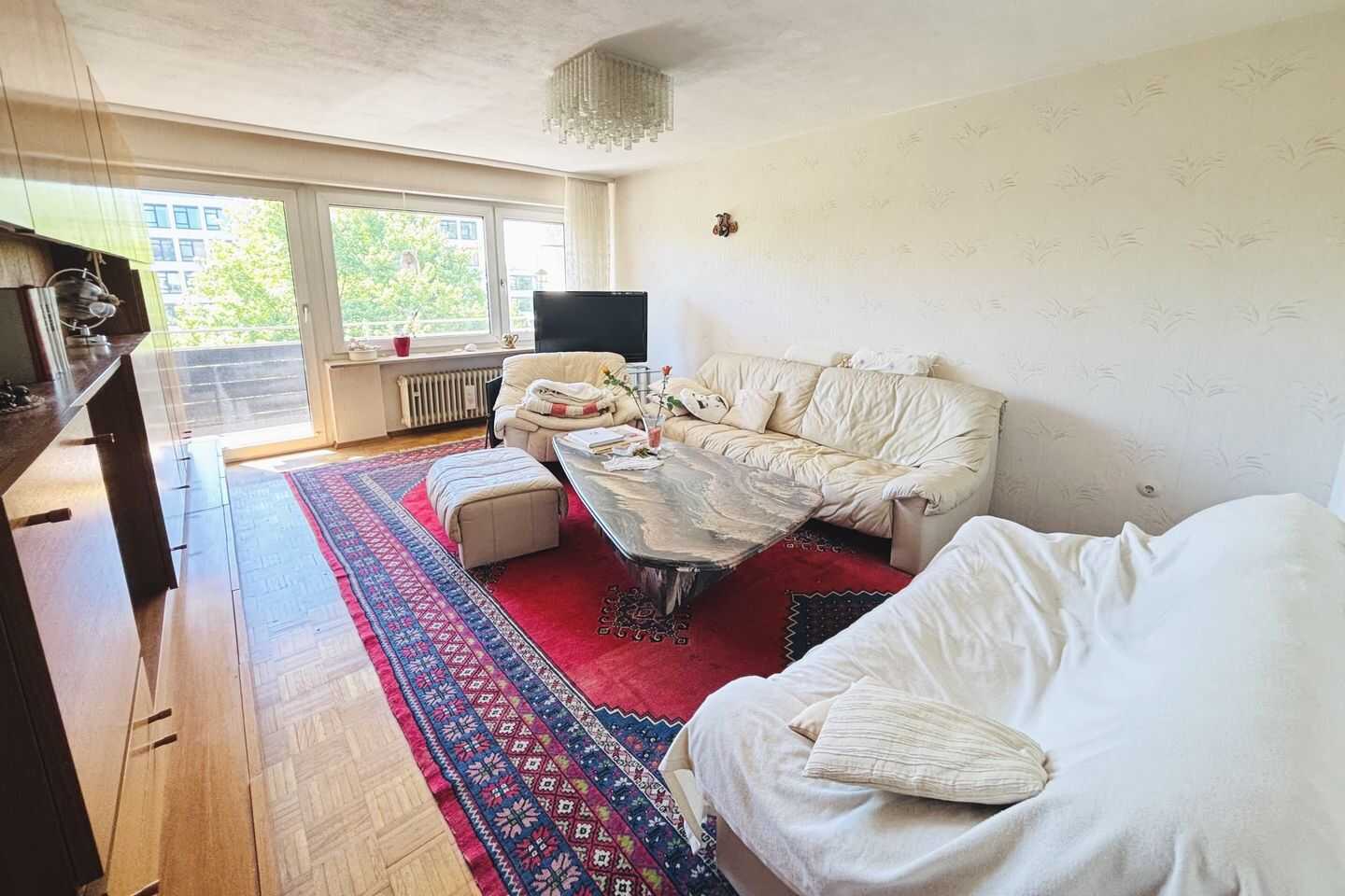 Freie 2-Zimmer-Wohnung mit Balkon und Garage in Bad Cannstatt – Stuttgart – Vorschaubild 3