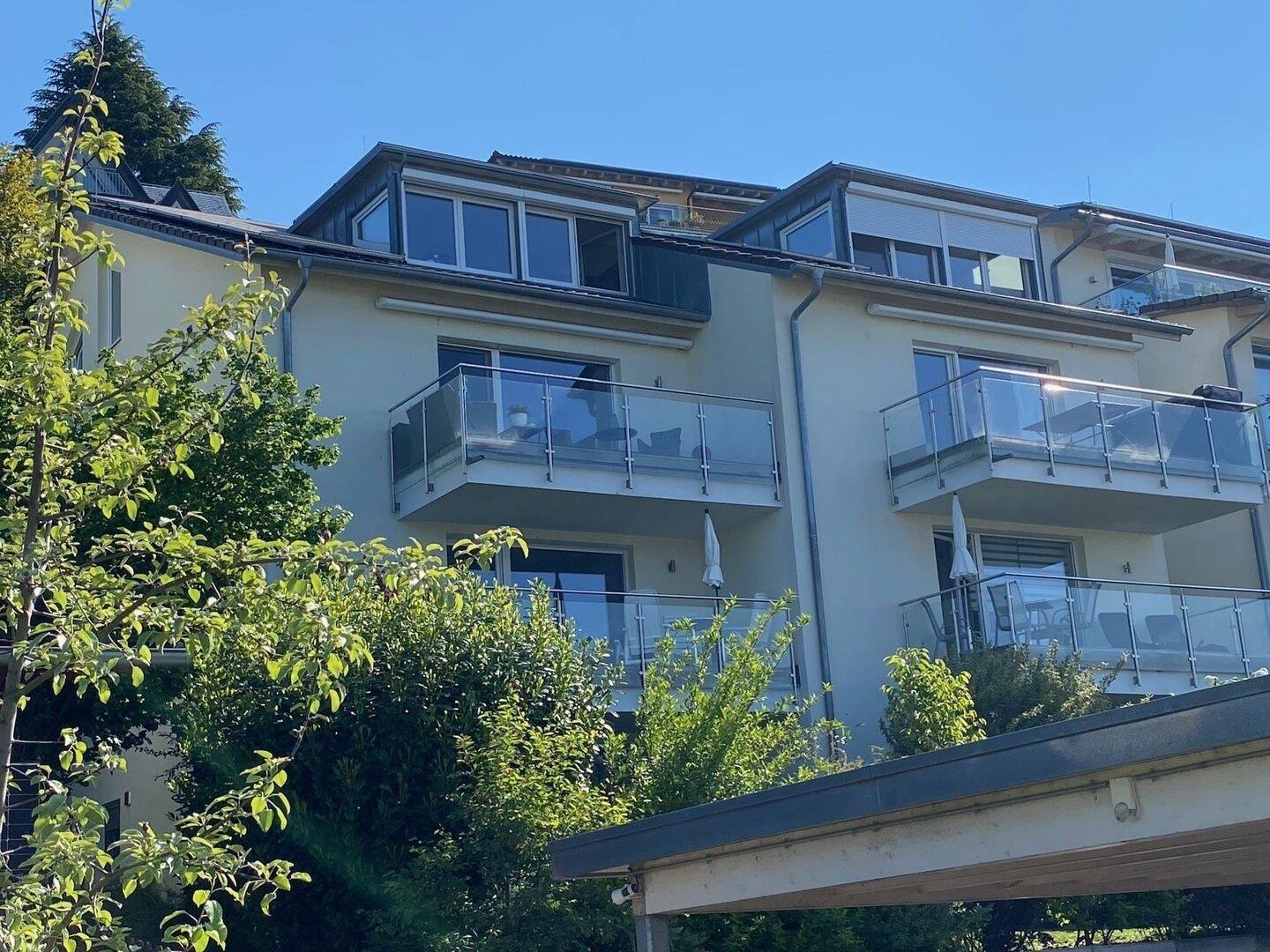 Wohnen auf Zeit ab 15.10.2026: Sonnige 2-Zimmer Seesicht-Wohnung mit Balkon