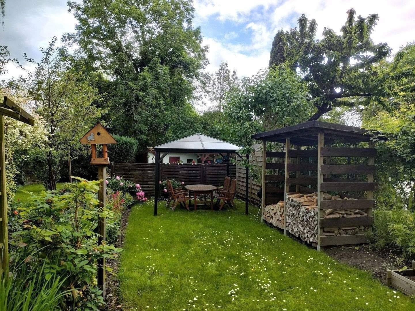 AB JULI ZU BEZIEHEN - tolle 4-Zimmer-Altbauwohnung im Hochparterre im Tribseer Damm -