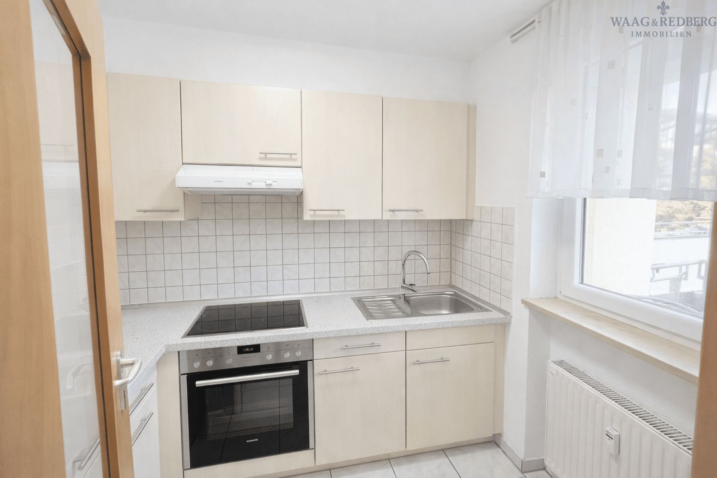 Anzug, Balkon, Stellplatz: Traumwohnung in ruhiger Lage – Nürnberg – Vorschaubild 4