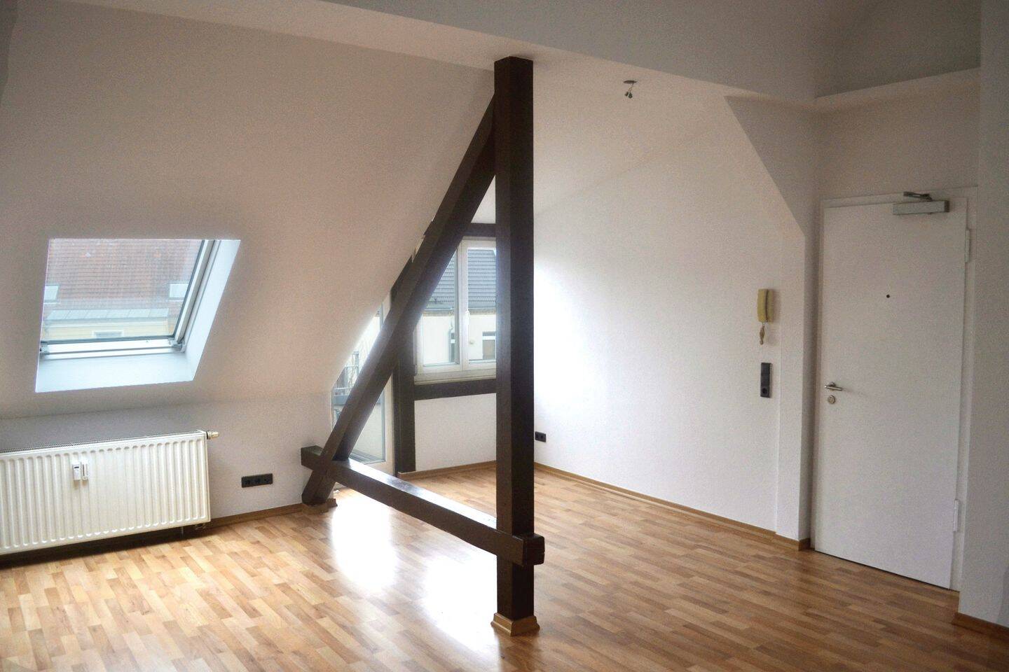 DENKMAL-FLAIR IM DACHGESCHOSS | Gemütliche 2-Raum-Wohnung mit Balkon in städtischer Lage – Leipzig – Vorschaubild 6