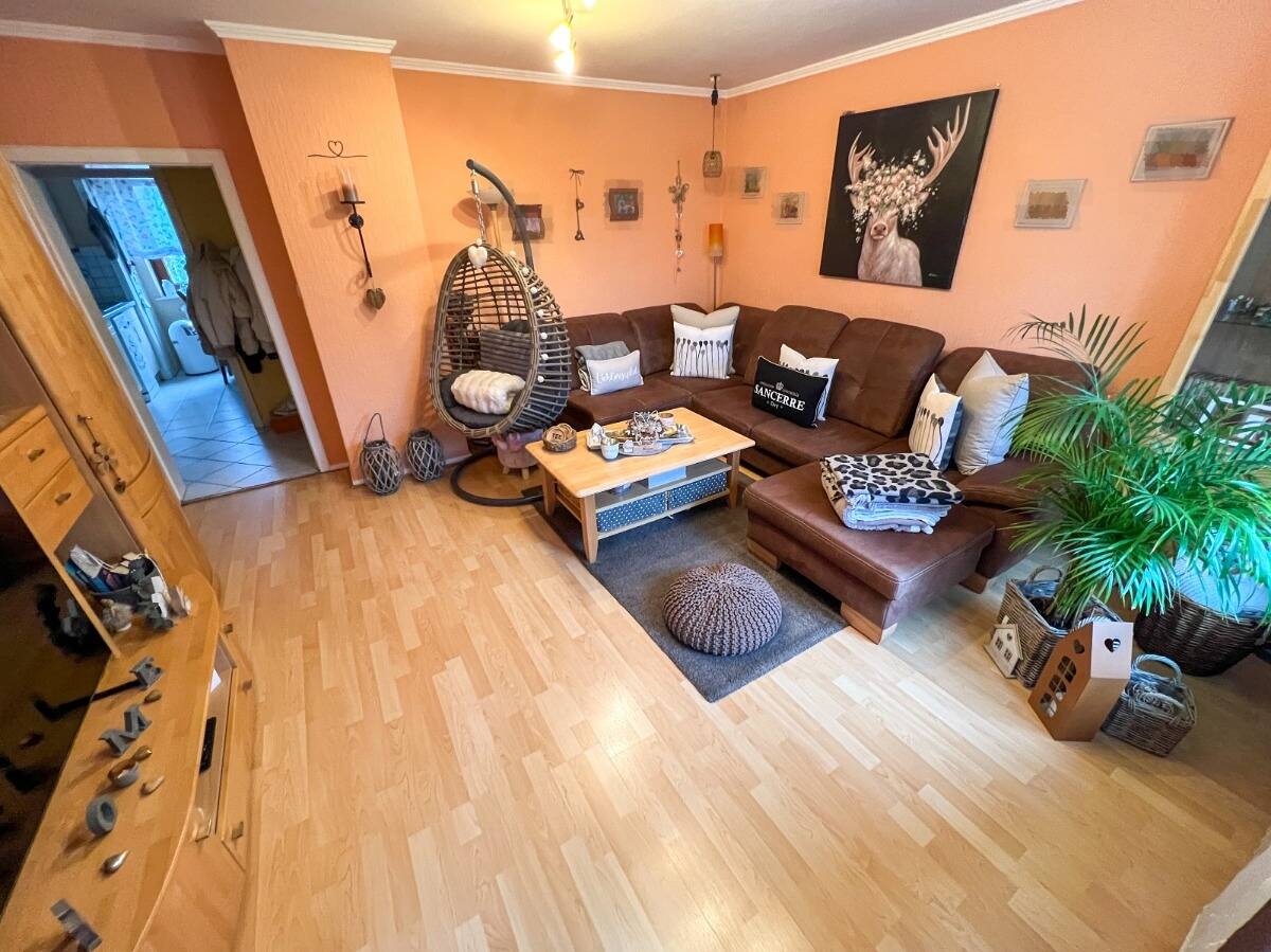 Etagenwohnung Eckernfeld - 4 Zimmer / Balkon / 2OG / Bad mit Wanne Dusche und Fenster / Dämmung – 27580 Bremerhaven – Bild 1 von 9