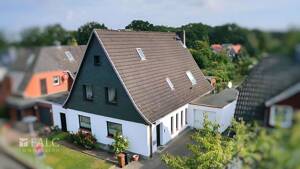 ***Wohnen in bester Lage - Geräumiges Einfamilienhaus mit großzügigen Garten*** – 23568 Lübeck – Vorschaubild 2