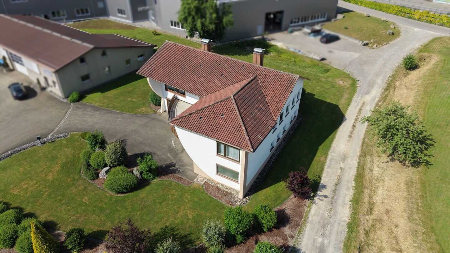 Flexibles Wohnkonzept: Großzügiges Wohnhaus mit Arbeitsbereich und Garten in 78586 Deilingen – Deilingen – Vorschaubild 7