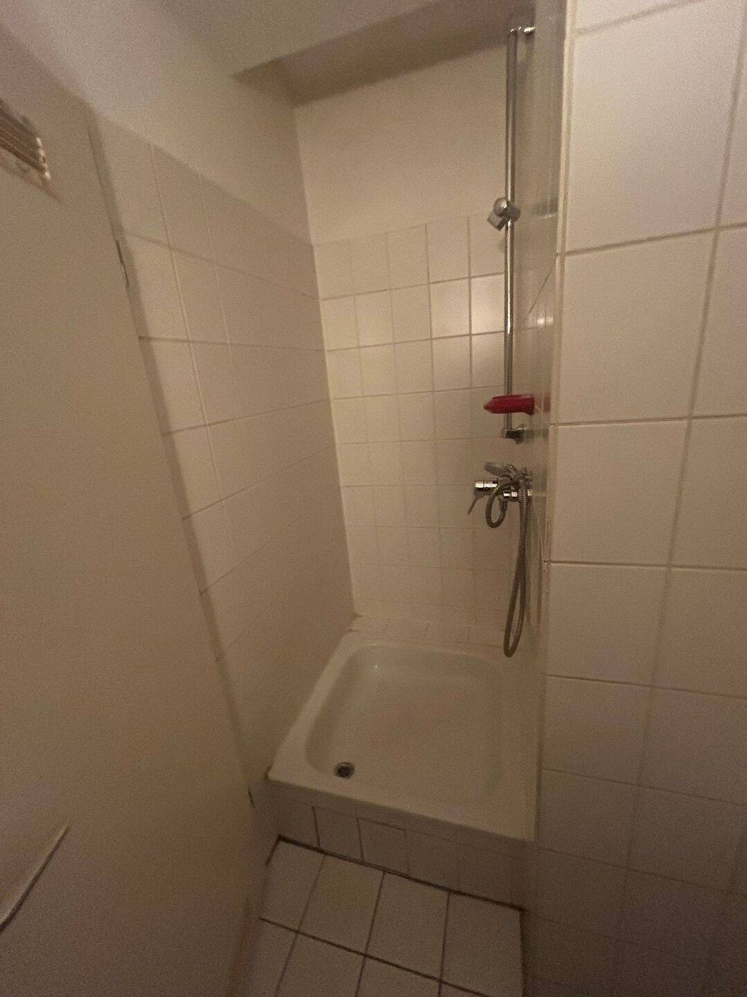 Renovierngsbedürftige 4 Zimmer Wohnung *Balkon / Wintergarten zum Innenhof *Wannenbad mit Toilette *Dusche mit Toilette *Aufzug *Keller – Berlin – Vorschaubild 8