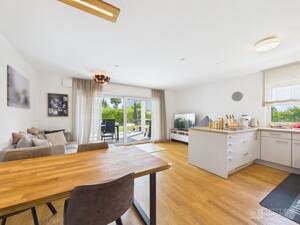 Großer Garten, Erdgeschoss, 4 Zimmer - ein modernes Zuhause mit Seltenheitswert – 92318 Neumarkt in der Oberpfalz – Vorschaubild 2